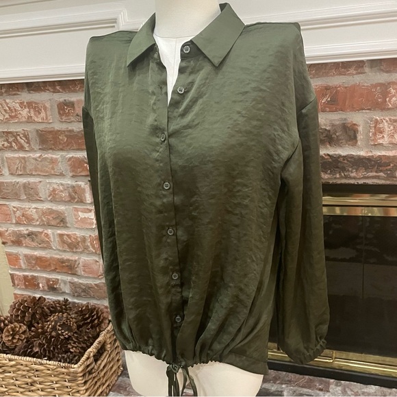 Long bishop sleeve olive green button down top / XS / Excellent condition - Picture 6 of 17